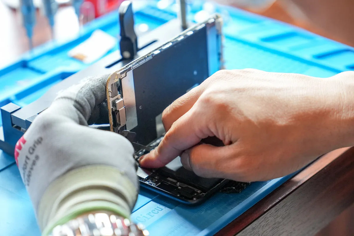 スマホコーティングの作業